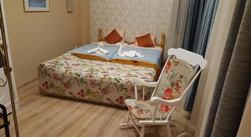 Hangulat Vendégház Apartmanok - Image 1