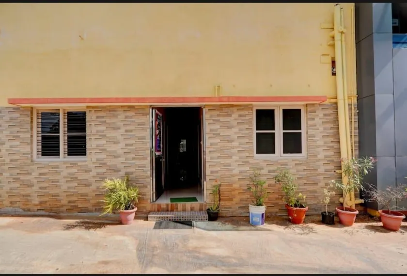 Diganth Lodge &Rooms - Image 1