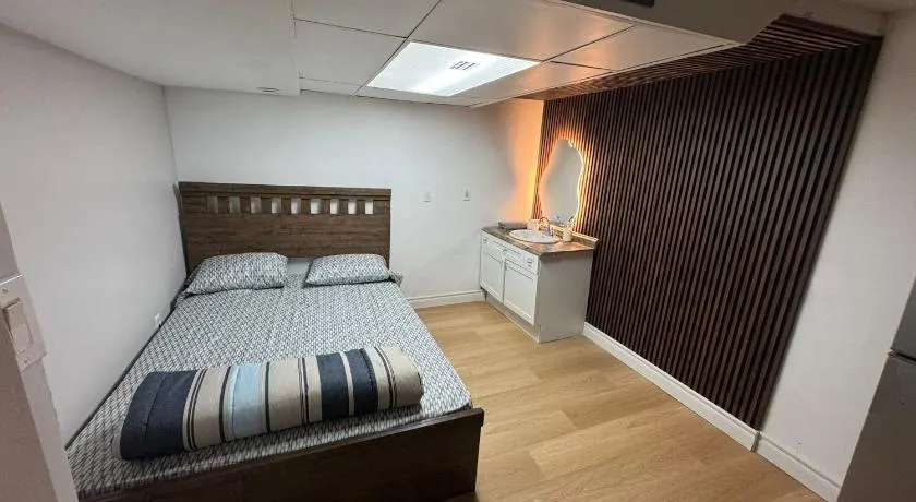 Private Room Near Airport D89 - Image 1