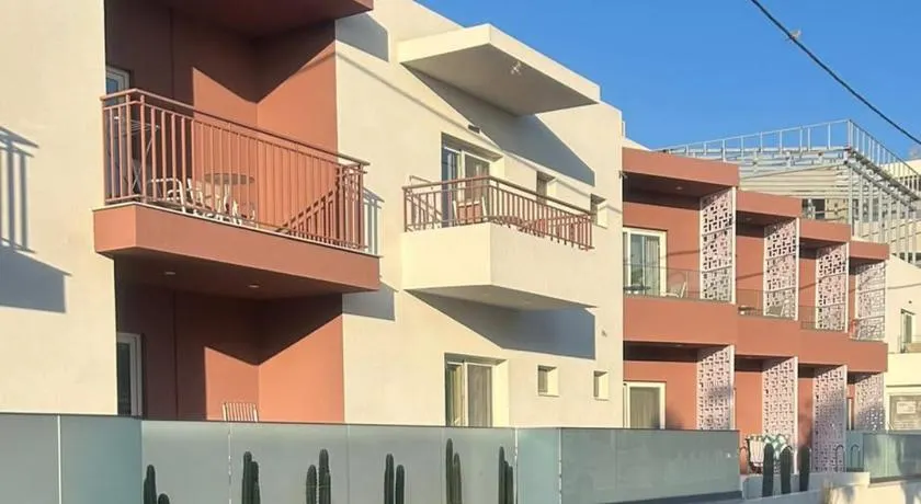 Tarra Seaside Hotel - Image 1
