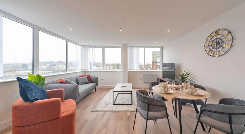 Bright 2BR Apartment at Trinity Point - Image 1