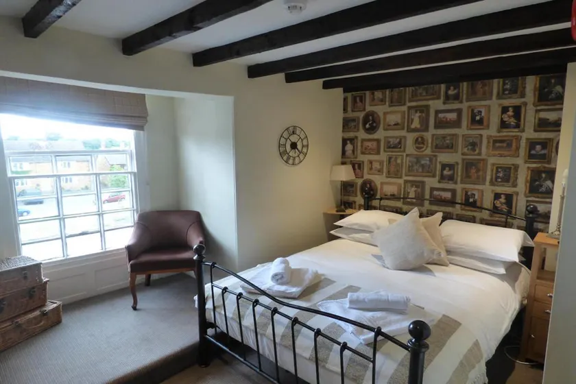 OYO Unicorn Inn - Image 1