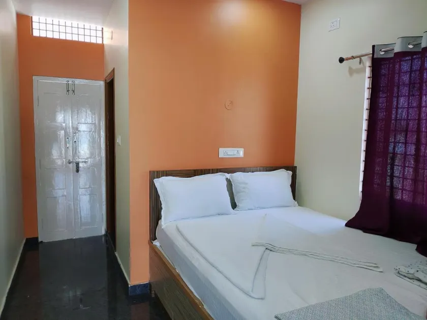 Vijayanagara Home Stay - 2 bed room flat, AC, Parking - Image 1