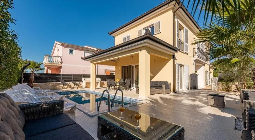 Villa Marevia - Luxury Pool Villa near Beach - Image 1