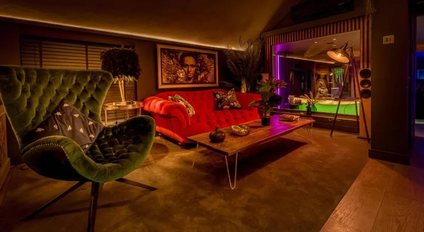 The Bakers Luxury Top Floor Apartment - Image 1
