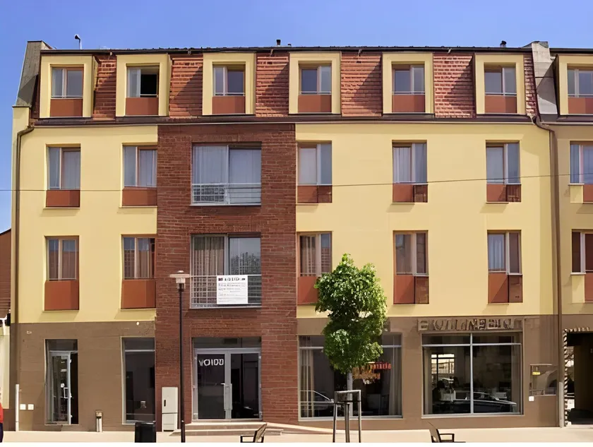 Hotel Eminent - Image 1