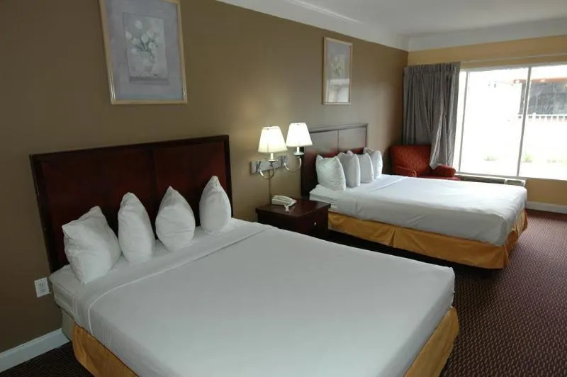 Magnuson Hotel Convention Center - Image 1