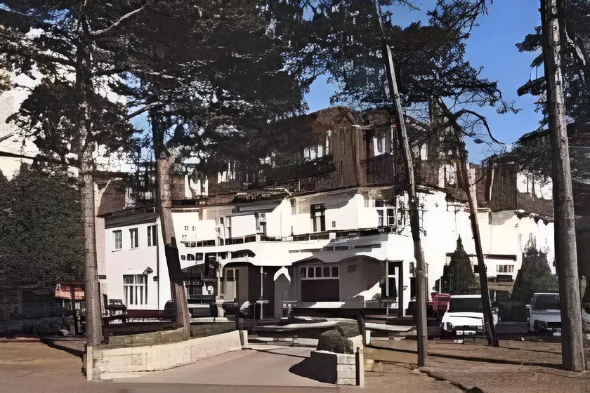 Burley Court Hotel - Image 1