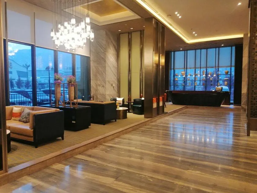 LUXURY BLUE HORIZON Grand Hotel (Xining High-Speed Railway Station) - Image 1