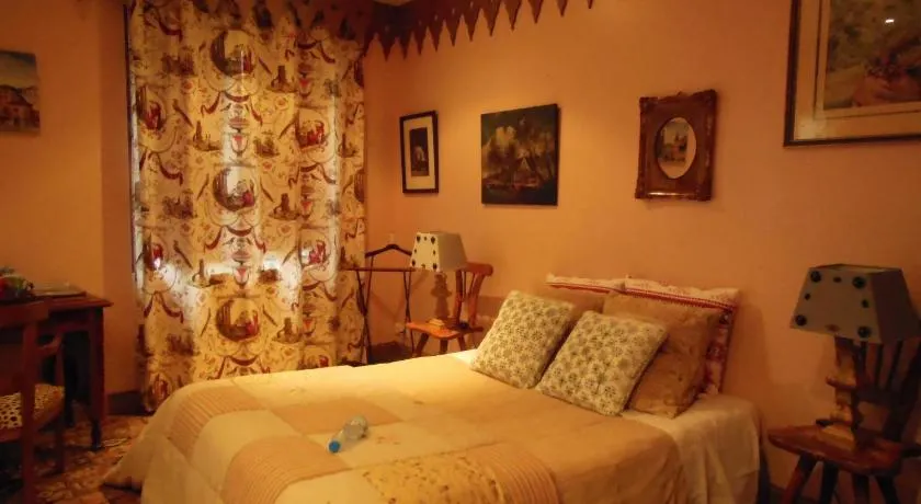 Les Bains Bed & Breakfast - Image 1