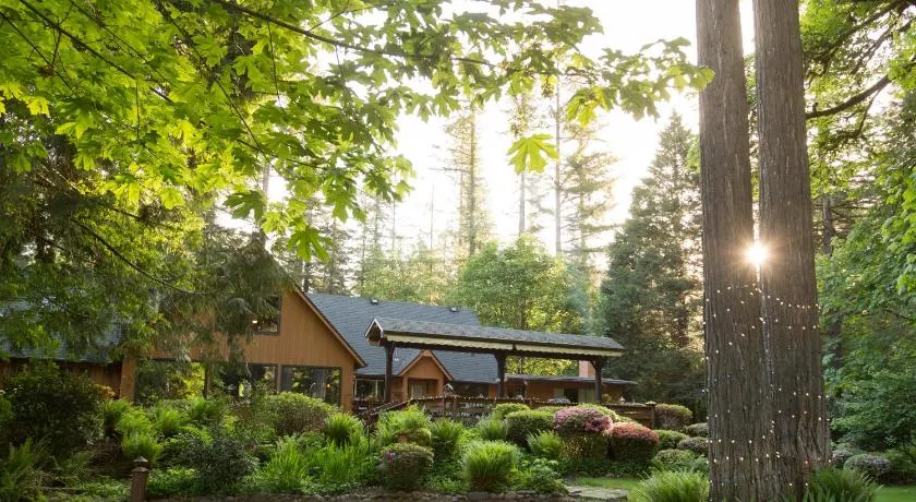 Eagle Rock Lodge - Image 1