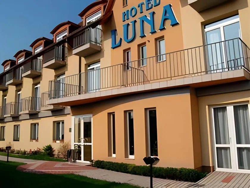 Hotel Luna Budapest - Image 1