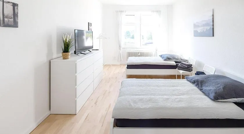 Modern & Chic Apartment with Balcony in Offenbach - Image 1