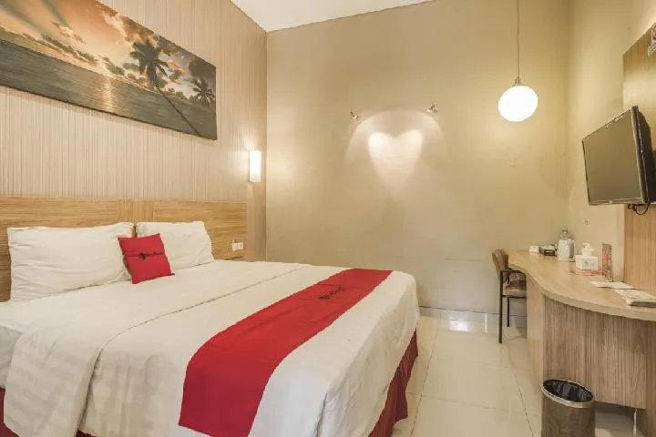 Sunshine Family Homestay near Terminal 1 Juanda Airport - Image 1