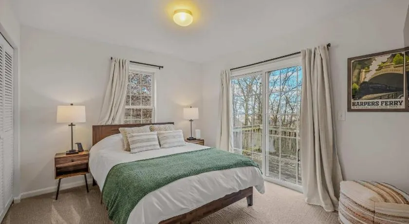 New 3 Bedroom 3 Bath Mountain Retreat - Image 1