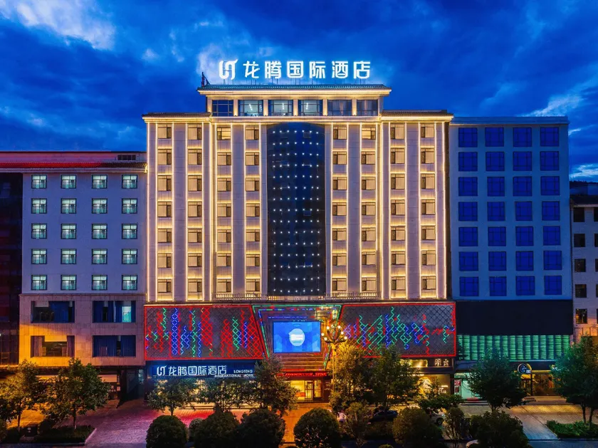 Ludian Longteng Fenghua Hotel - Image 1