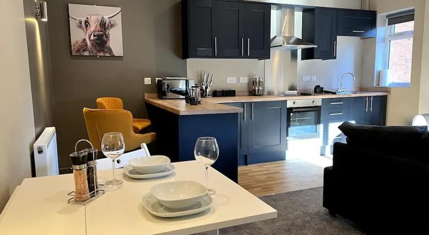 Spacious 2BR Duplex near Loughborough University Sleeps 6 - Image 1
