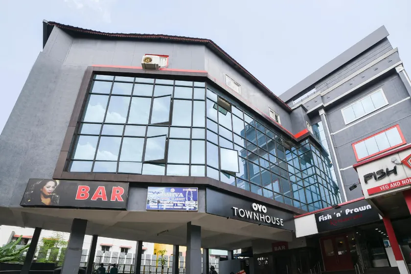 OYO Townhouse 142 Vadapalani - Image 1