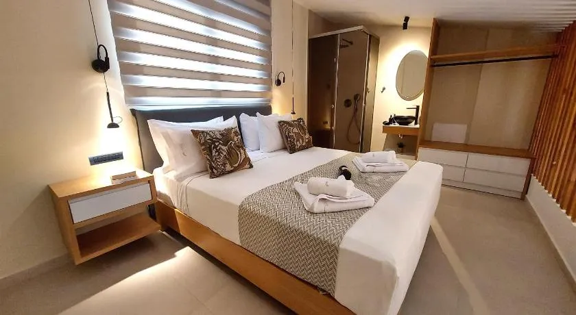 Elea Suites Adelianos Kampos - Image 1