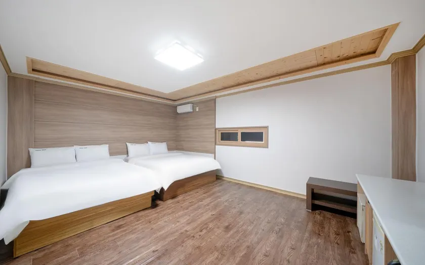 Mokpo 1004 - Image 1