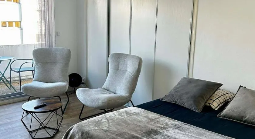 Appartement carmes - Image 1