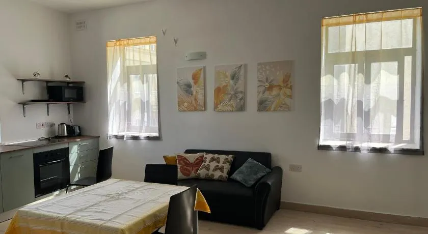 Sunshine apartment with a private roof terrace - Image 1