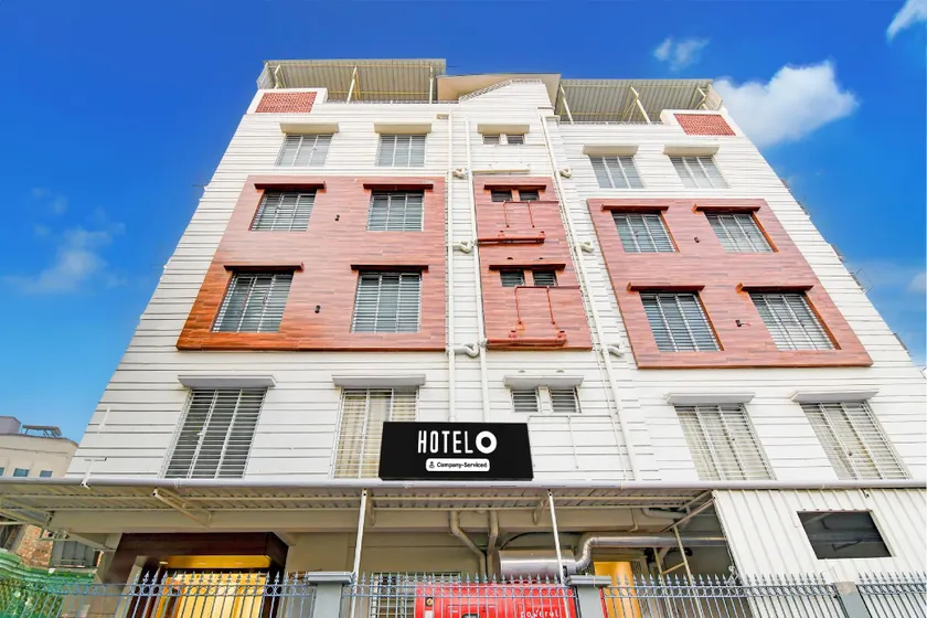 Super Townhouse Kaikhali Near Airport - Image 1