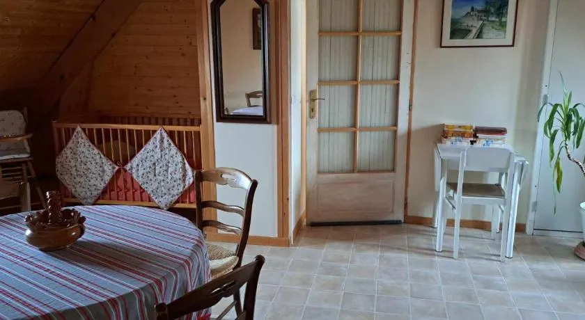 LOCATION à COUCY LE CHATEAU - Image 1