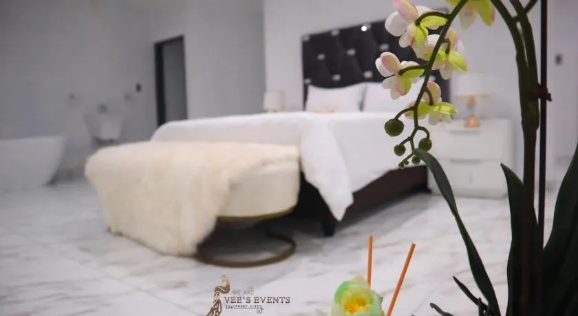 Vees Boutique Hotel - Image 1