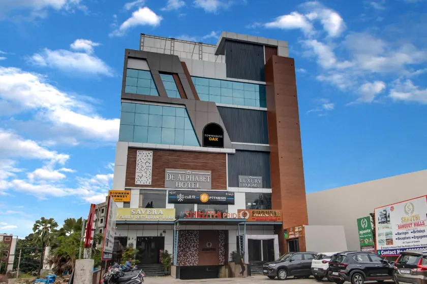 Super Hotel O S Grand Bolarum - Image 1