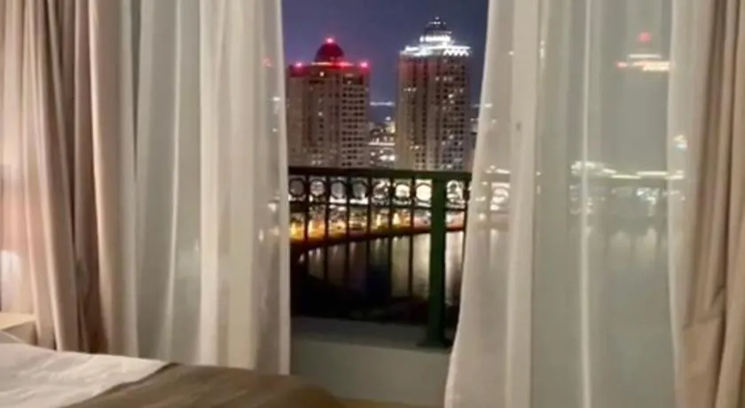 Beachfront Luxury Apartment-Pearl Island شقه مطله على الشاطئ بجزيرة اللؤلؤه - Image 1