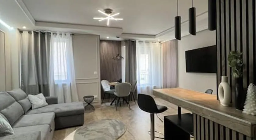 Luxueux Appartement près de la Cathédrale - Image 1