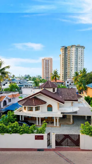 ELIVAAS Signature Valiyaveetil Mansion 5-BHK Mansion With Private Pool, Home Theatre & Garden Near New Marine Drive - Image 1