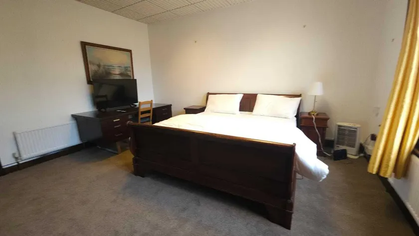 London Stockwell Station Apartment - Image 1