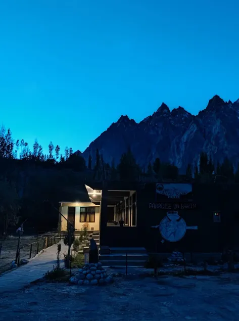 Passu Cones Hotel - Image 1