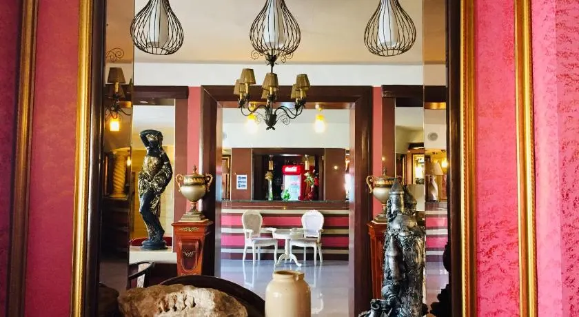 Hotel Les Ambassadeurs - Image 1
