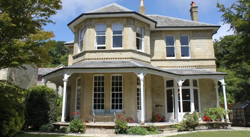 Clarence House Apartments - Image 1
