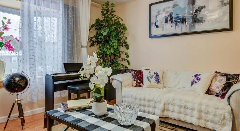 Comfortable Stay Near Albany Airport - Image 1