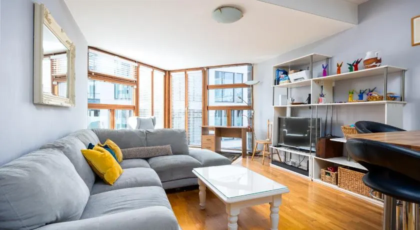 2 Bed Apartment with Roof Terrace 10 Min Walk to River Liffey - Image 1