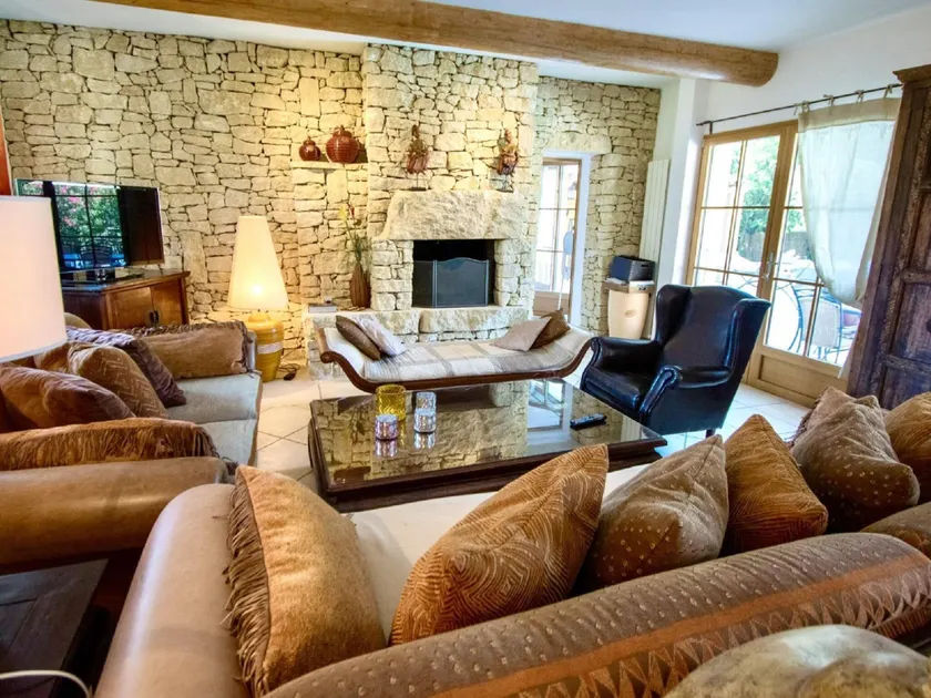 Villa in Nalliers with Private Pool and Garden - Image 1