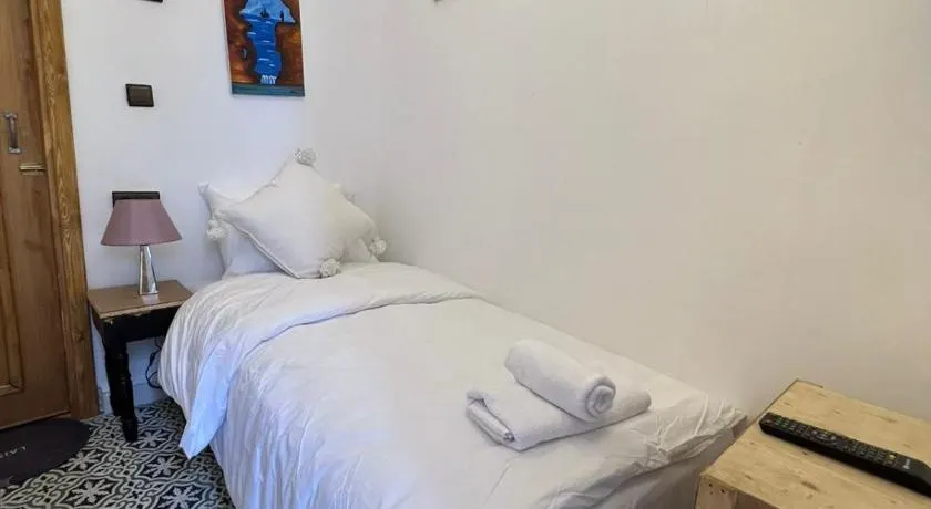 Chambre au cœur de la médina avec salle de bain privé - Image 1