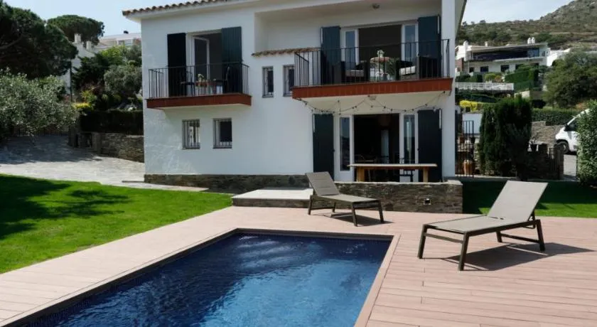 Ideal house for families with pool - Image 1