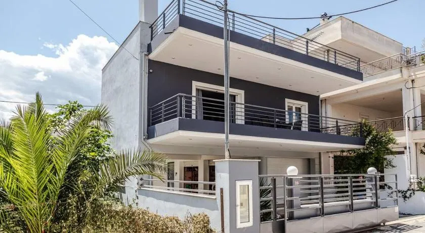 Luxury Beach House - Image 1