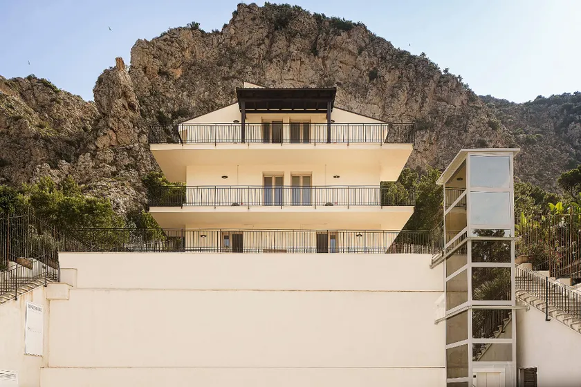 Capo Zafferano Apartments - Image 1