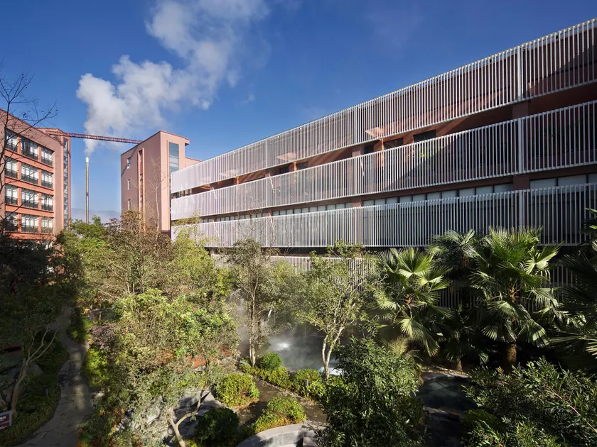 Yunfengshan Hotspring Resort Hotel - Image 1