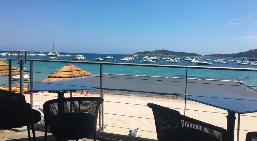 La corse les pieds dans l'eau - Image 1