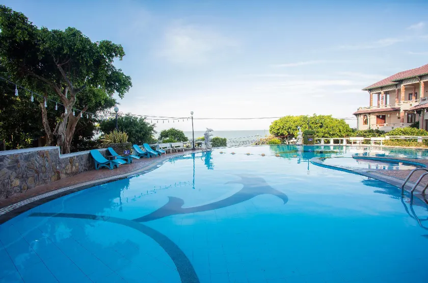 Beachfront Hotel - Image 1