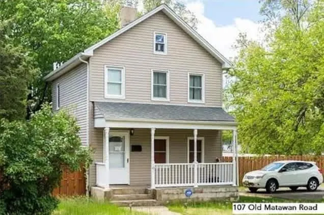 107 Quaint Renovated Single Family 3 Bdrm House - Image 1