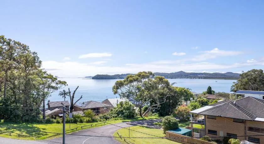Wanda Up, 80 Randall Dr - spectacular views, aircon and Wi-Fi - Image 1