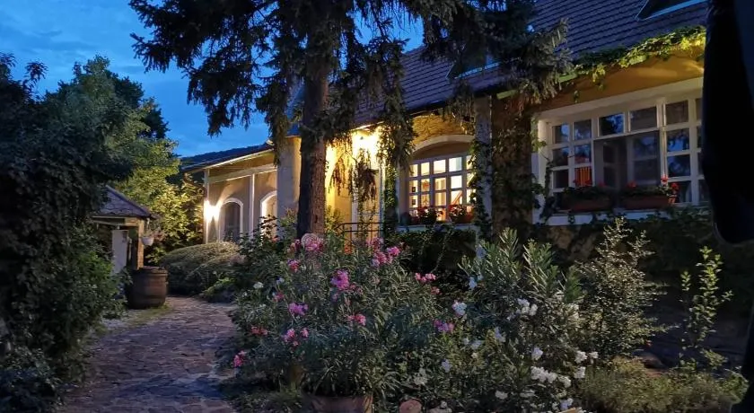 Villa-Magdi Vendégház - Image 1